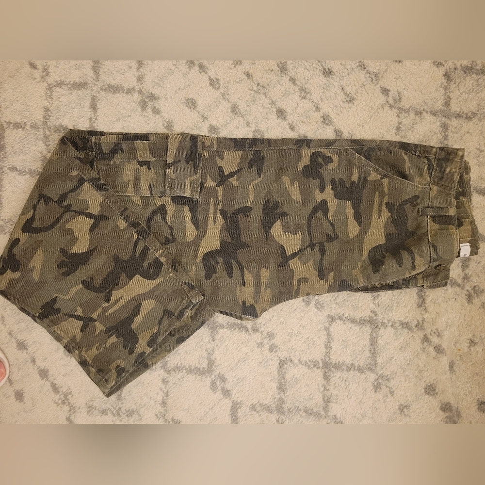 Adika wide leg cargo camo jeans. XL. Never worn.